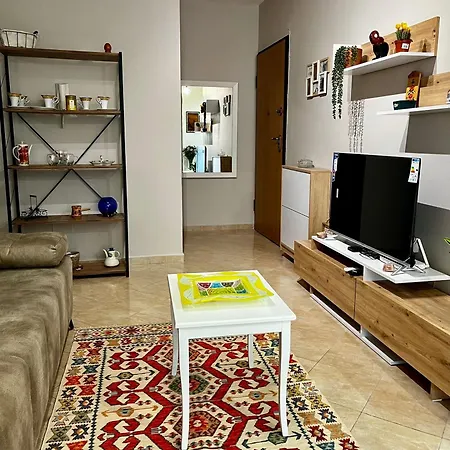 Urban Pazar * 地拉那